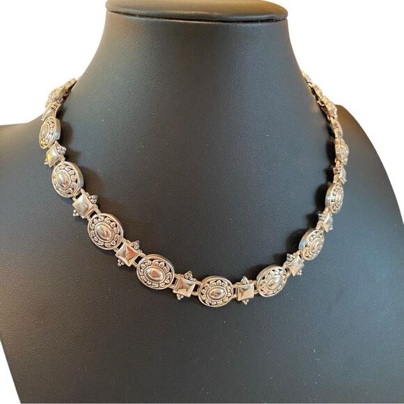 Vintage Silver Toned Statement Necklace w/ S Magnet Clasp. - Picture 3 of 5